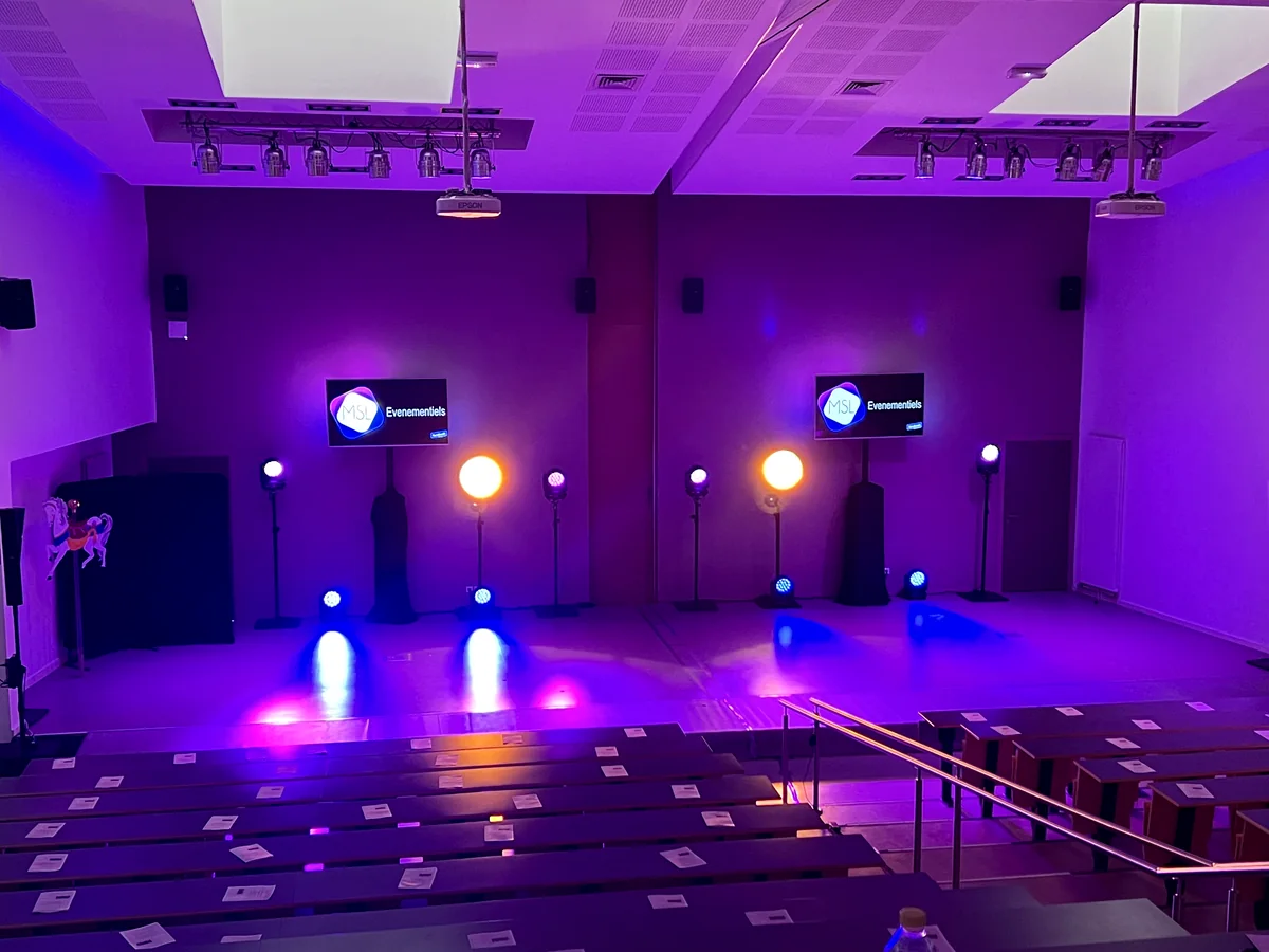 Éclairage scénique professionnel pour un gala de danse dans le Nord-Pas-de-Calais